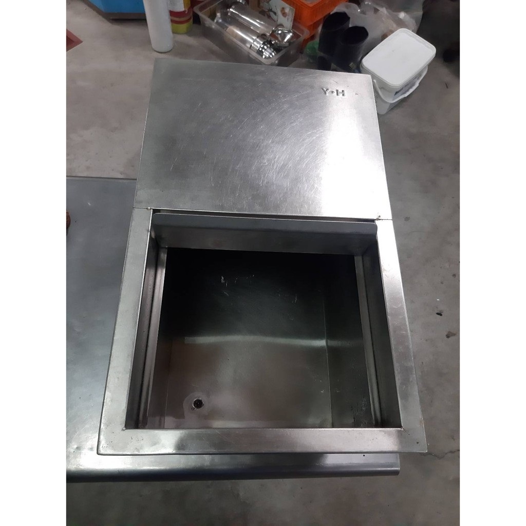thùng đá inox âm bàn 9 khay topping Không gỉ, không ăn mòn, đảm bảo độ bền và an toàn vệ sinh thực phẩm thùng đá inox âm bàn 9 khay topping Không gỉ, không ăn mòn, đảm bảo độ bền và an toàn vệ sinh thực phẩm