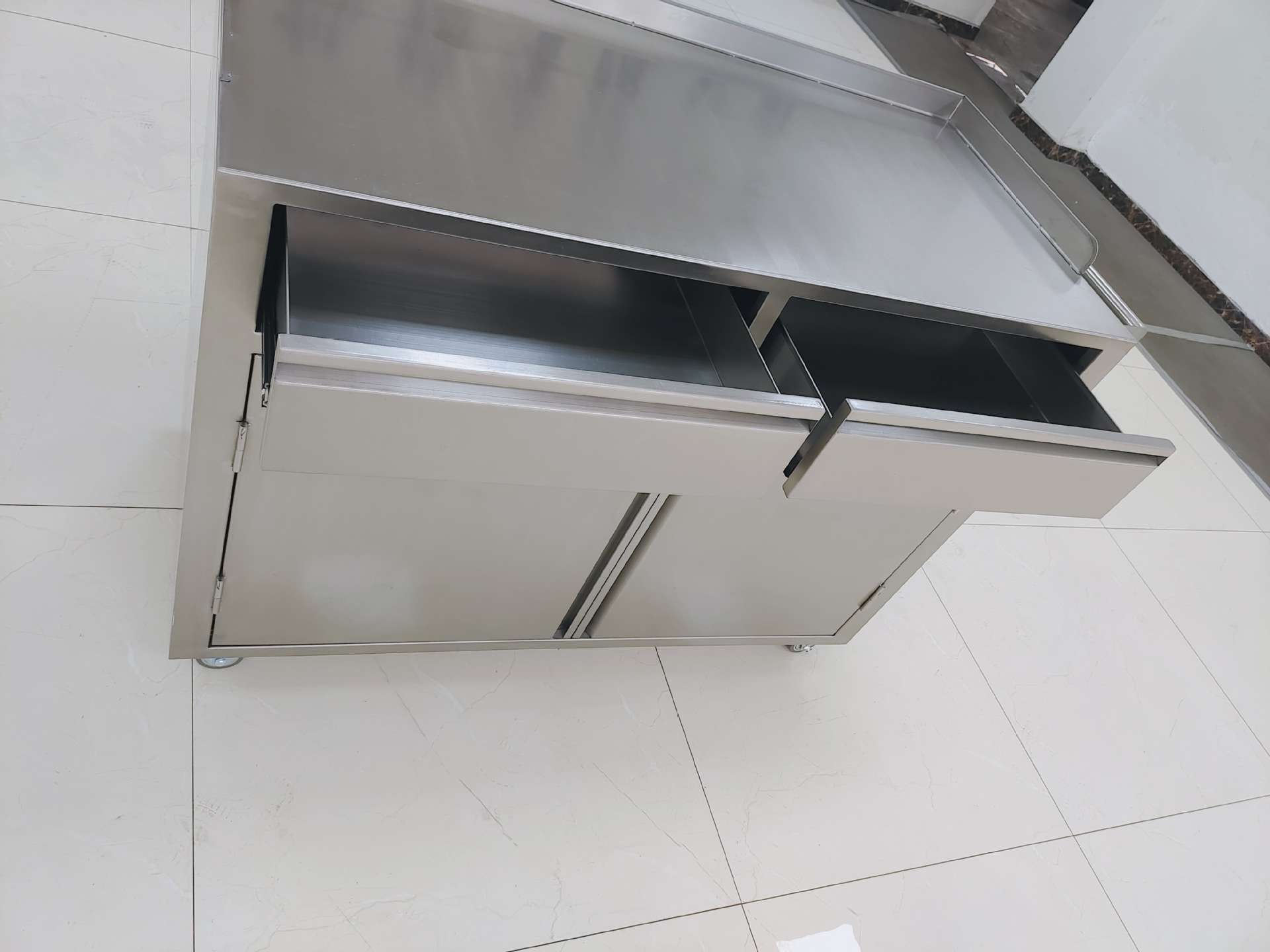 tủ inox y tế 2 cửa 2 ngăn kéo 1200x600x930mm 26