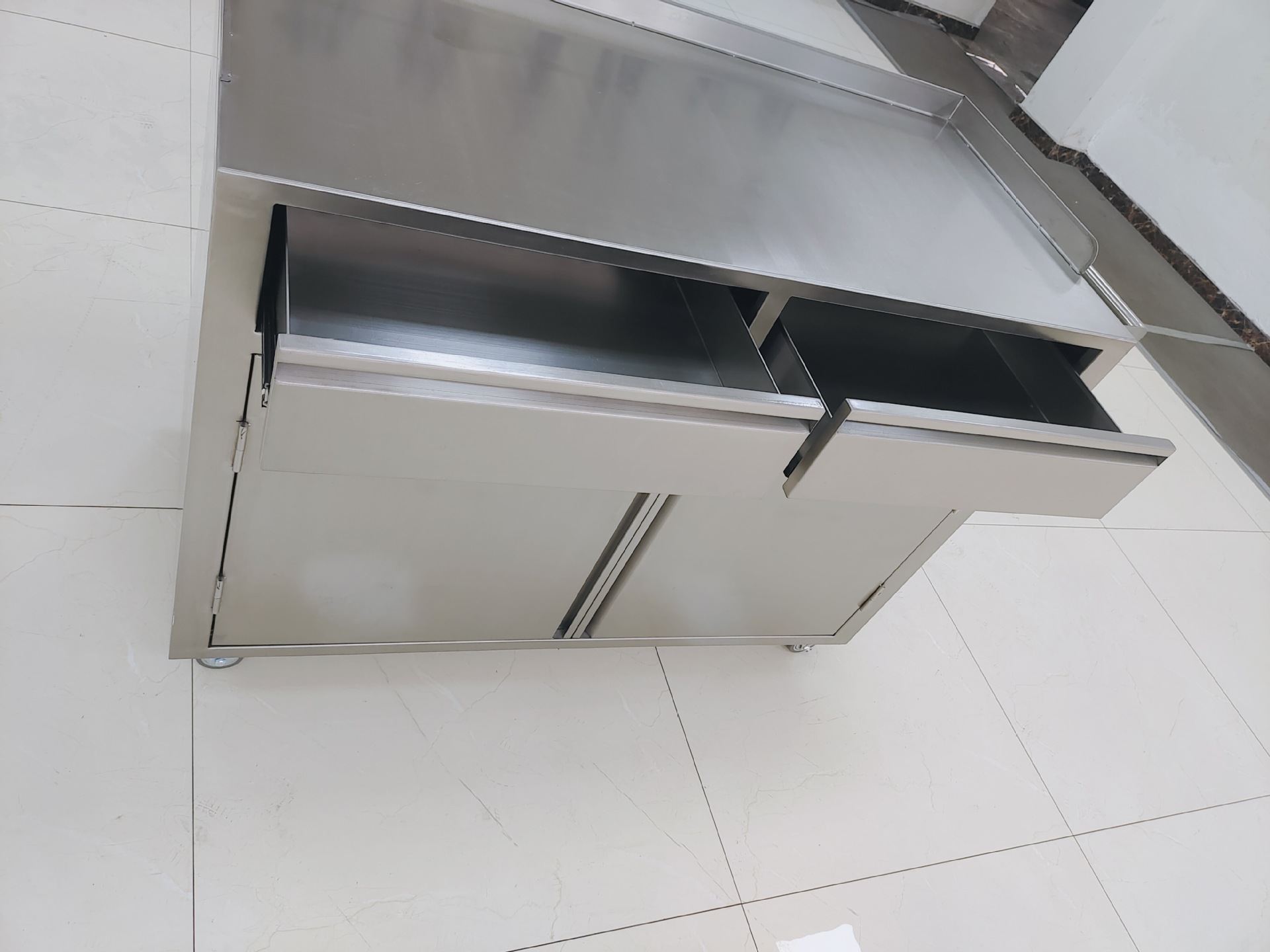 tủ inox y tế 2 cửa 2 ngăn kéo 1200x600x930mm 23