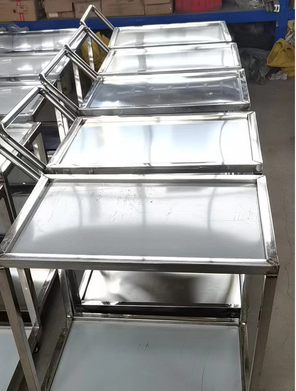 Bề mặt inox sáng bóng, dễ lau chùi Bề mặt inox sáng bóng, dễ lau chùi