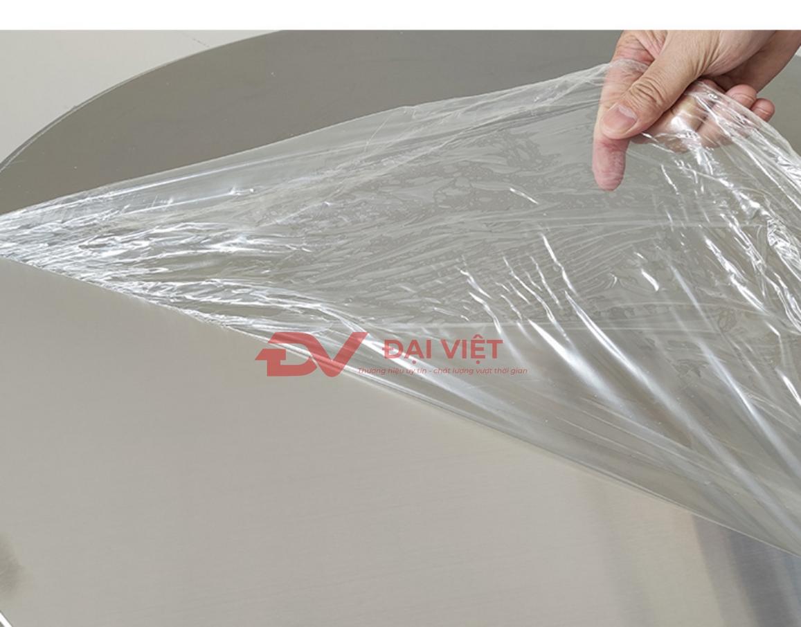 Bàn tròn inox với chân gấp gọn tiết kiệm diện tích lưu trữ