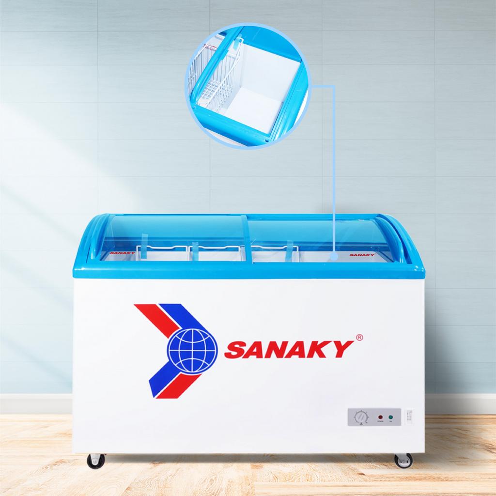 Các ưu điểm nổi bật của tủ đông Sanaky VH-382K như mặt kính cong dàn lạnh nhôm bảng điều khiển cơ bánh xe