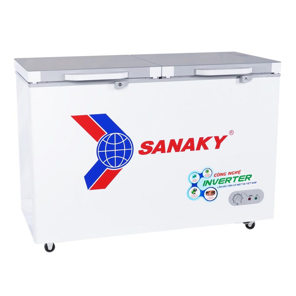 Hình ảnh cận cảnh dàn lạnh ống đồng và mặt kính cường lực xanh ngọc của tủ đông Sanaky