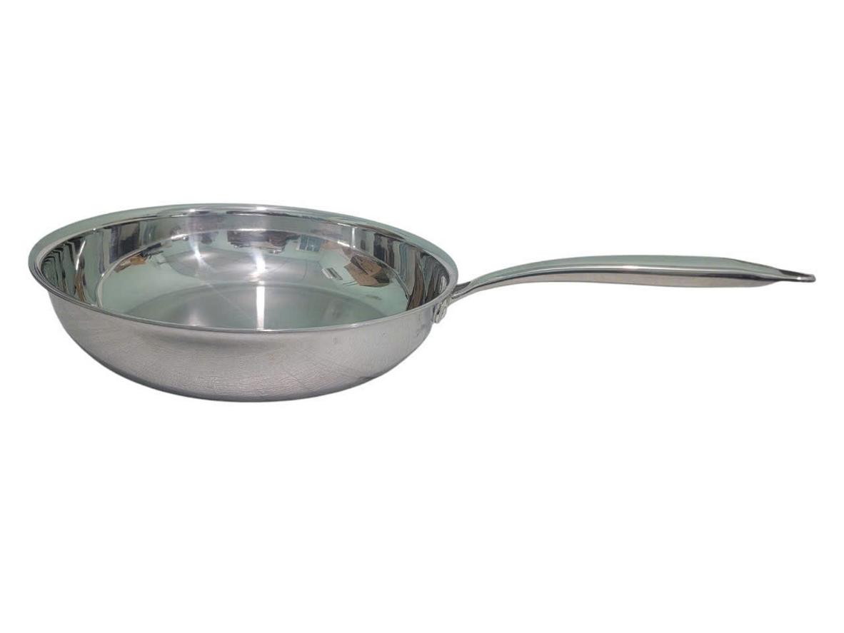 Chảo liền khối BigBird trên bếp hiện đại