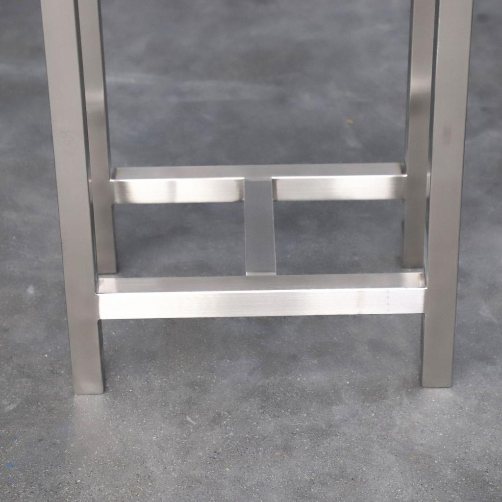 Mối hàn TIG với khí Argon bảo vệ trên ghế inox
