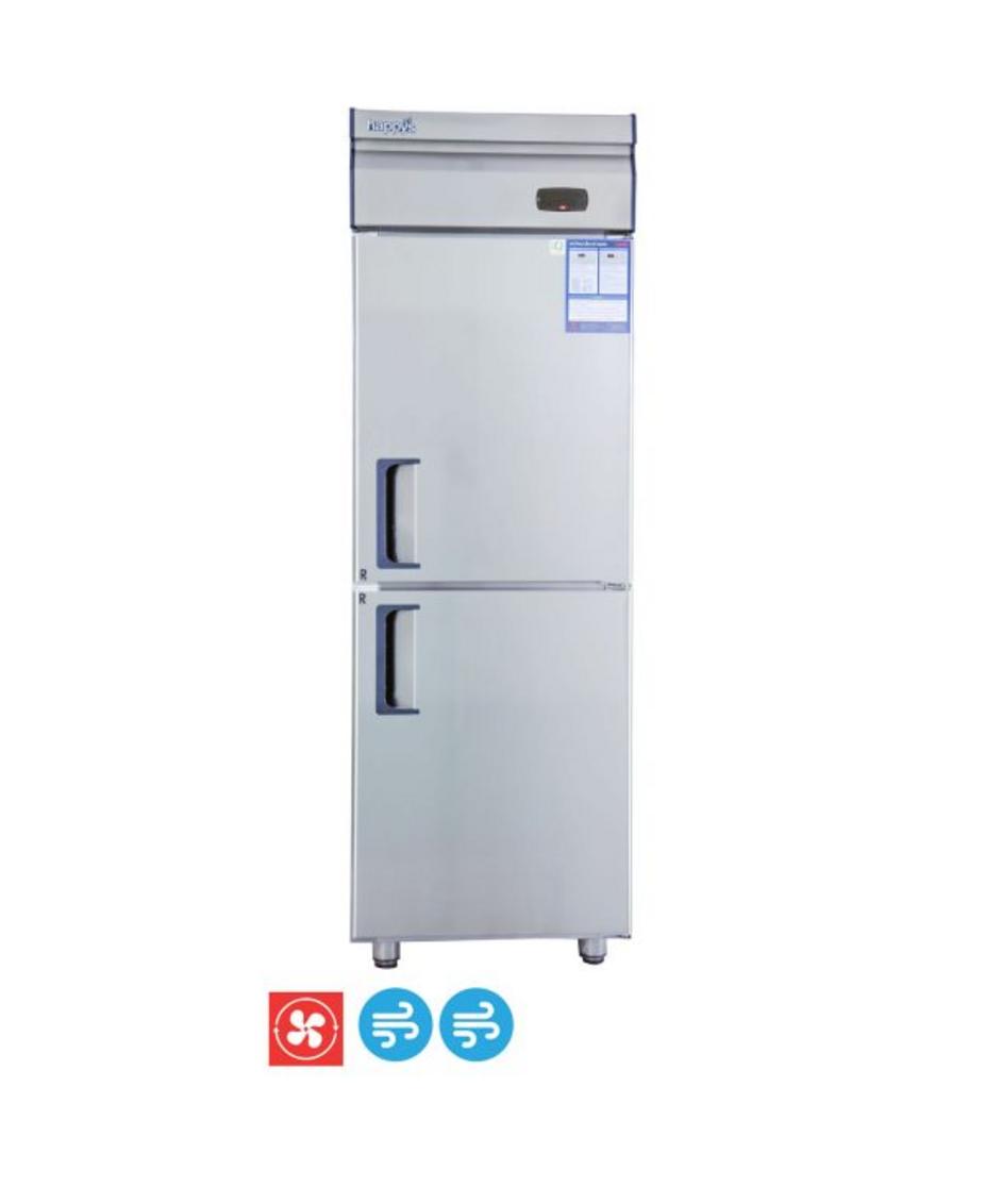 Tủ mát 2 cánh HAPPYS HWI-25CR trong nhà bếp công nghiệp hiện đại