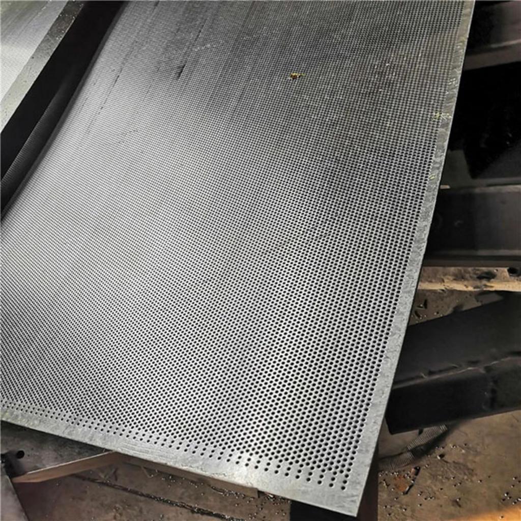 Bảo trì đúng cách giữ bề mặt inox đục lỗ bền đẹp.