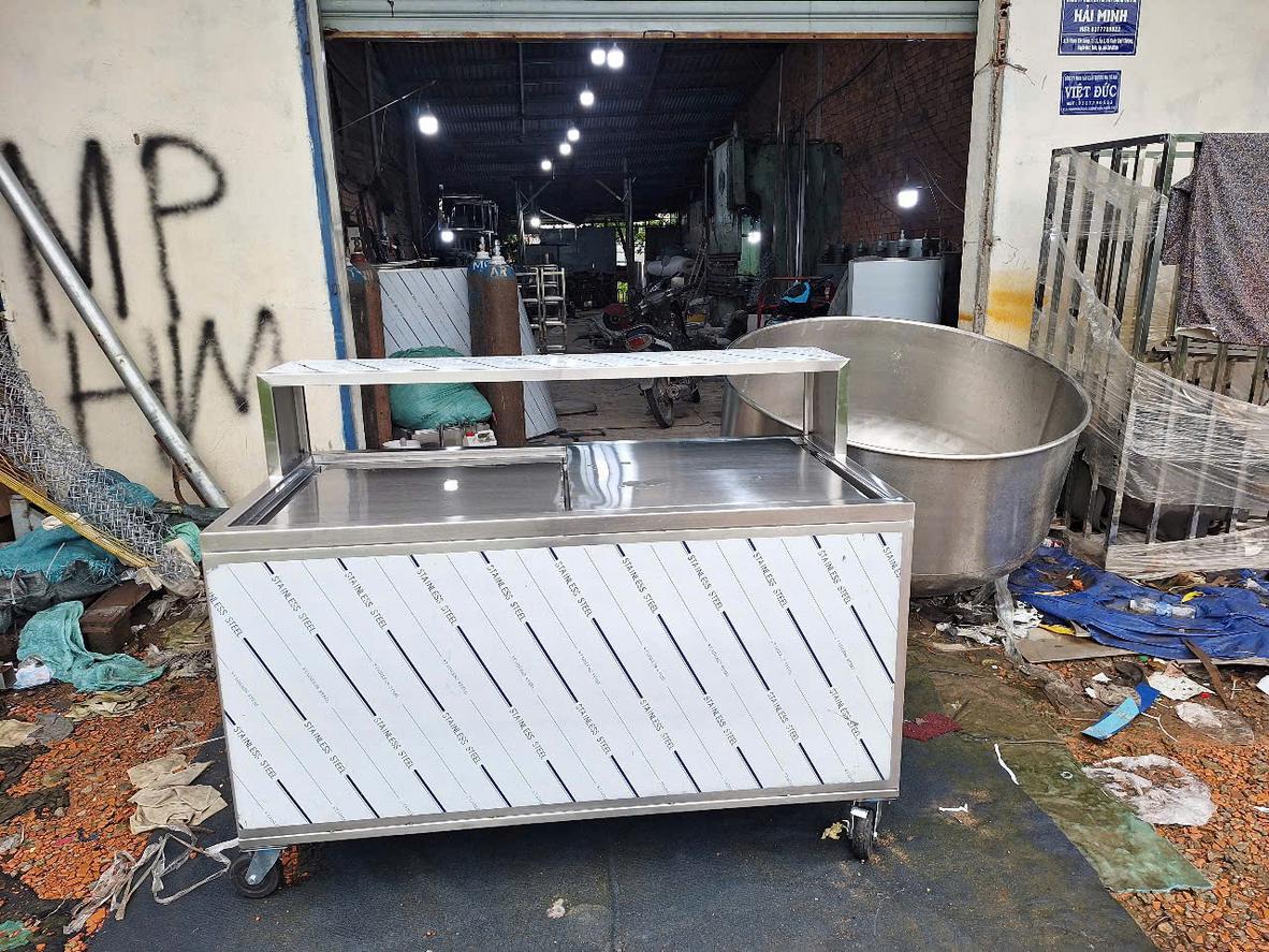 Bảo vệ mối hàn bằng khí trơ để mối hàn sạch.