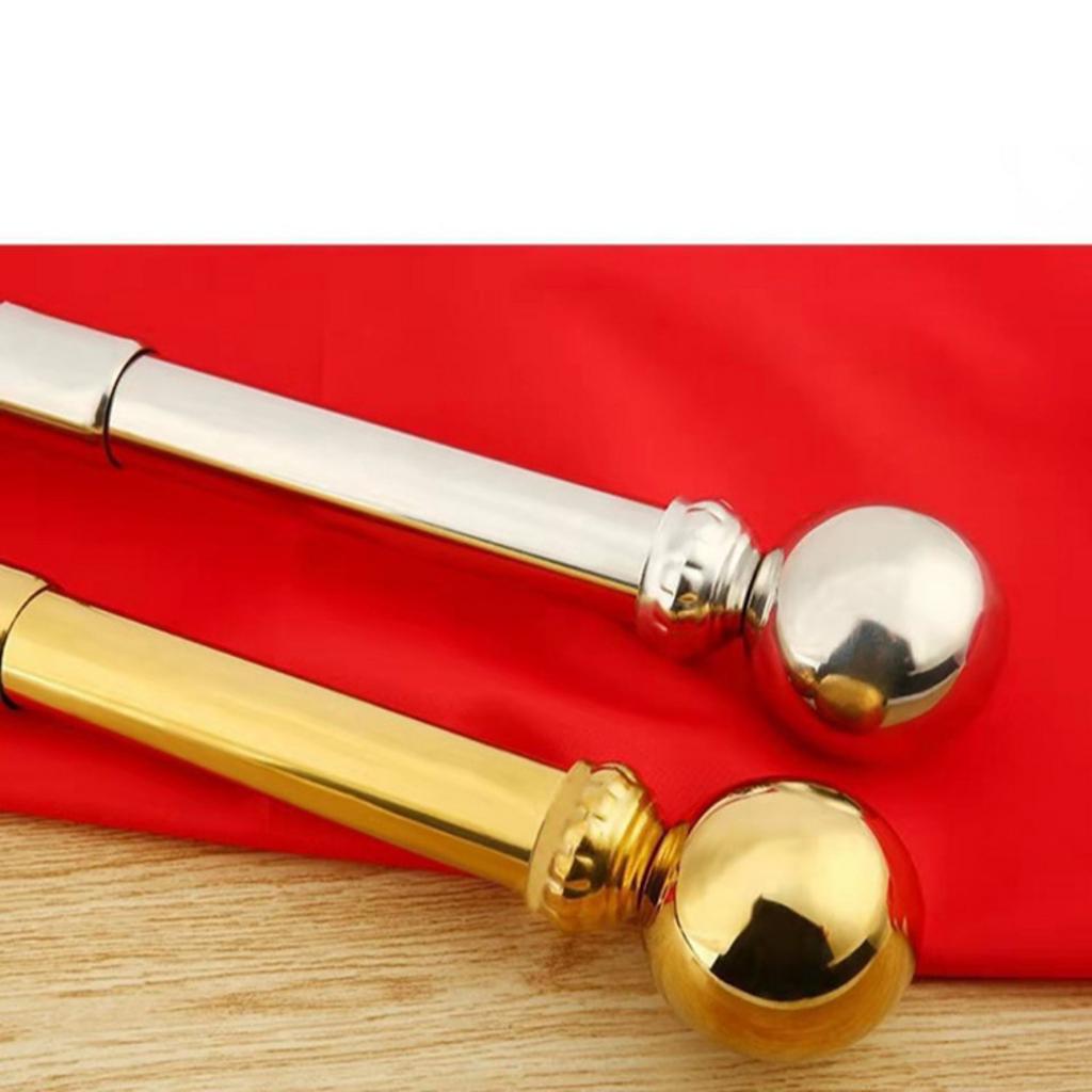 Một bộ cờ các nước ASEAN được trưng bày trang trọng trên đế cờ nhiều lỗ.