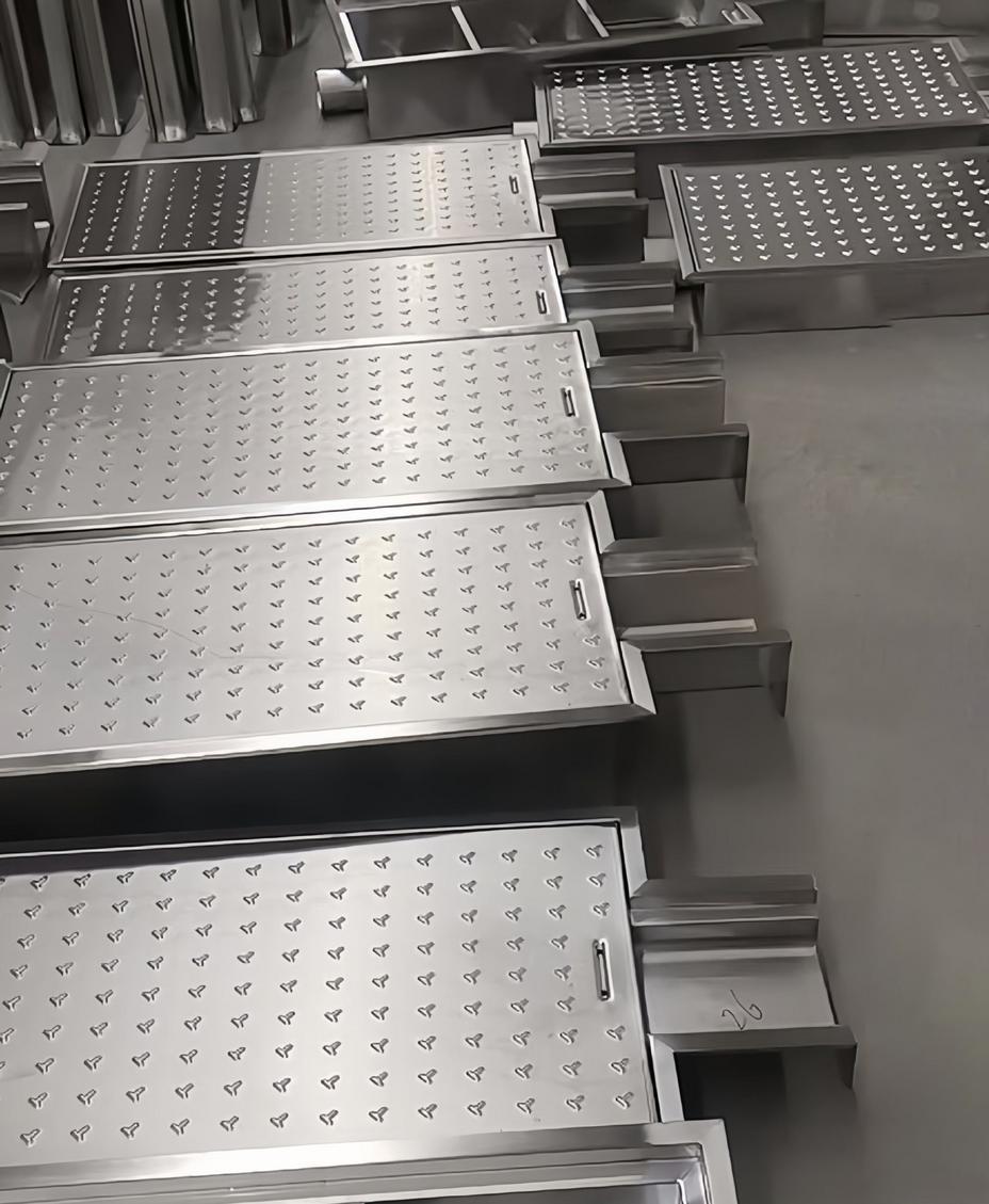 Hình ảnh so sánh 3 loại bể tách mỡ phổ biến: Bể inox dưới chậu rửa, bể âm sàn và bể composite.