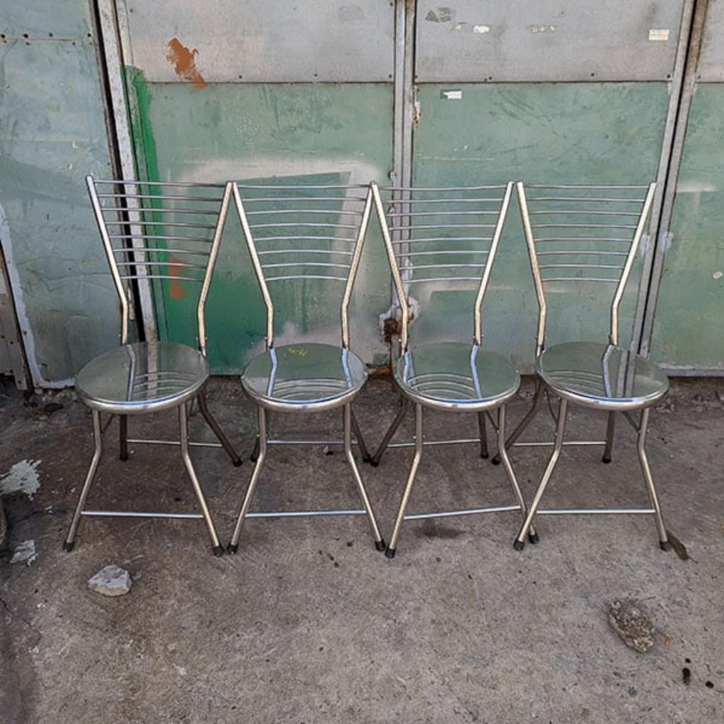 Các dòng ghế xếp cafe inox phổ biến: lưng cao, lưng thấp, mặt nhựa và mặt vải lưới.