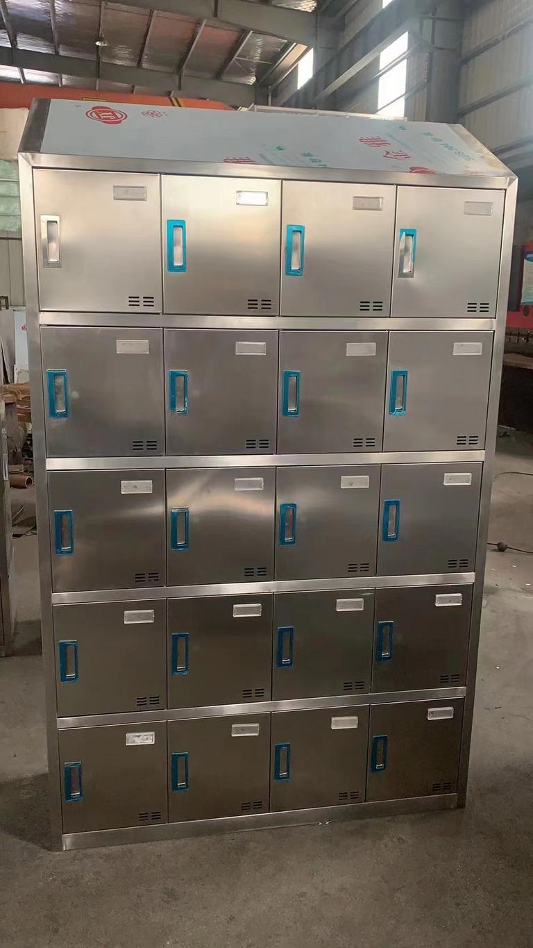 Các loại tủ quần áo inox được phân loại theo vật liệu, kết cấu và kiểu dáng cánh tủ.