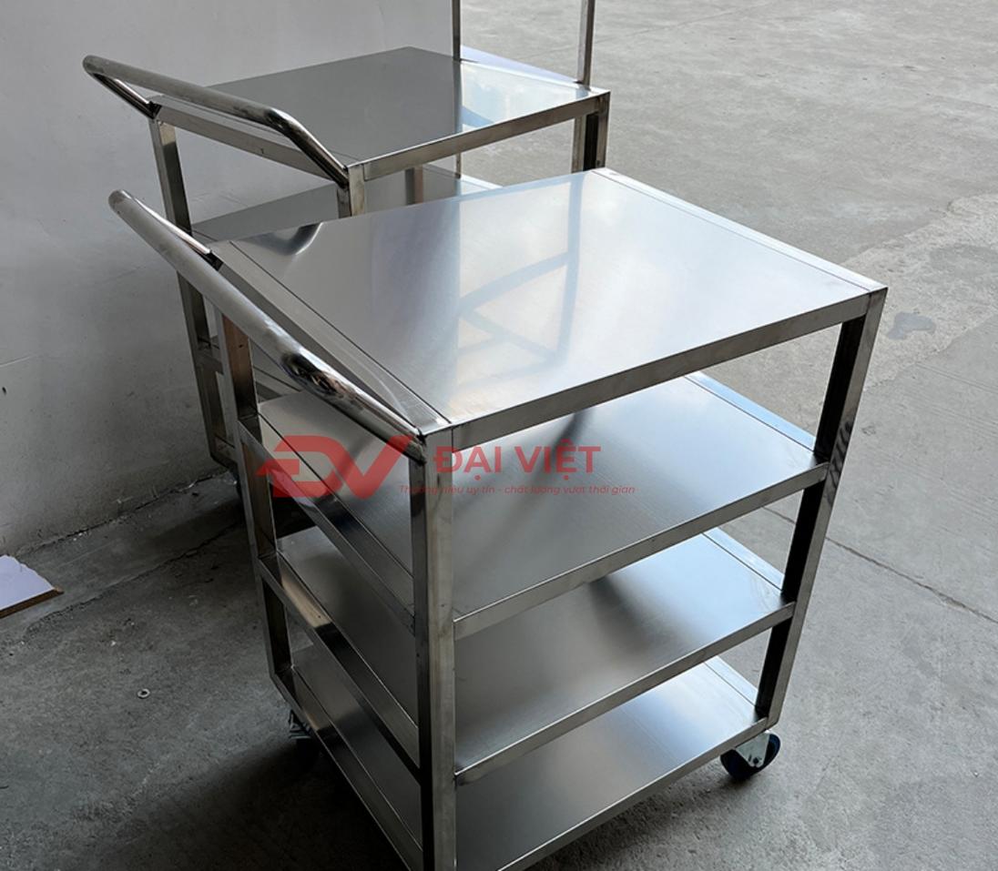 Hình ảnh so sánh các loại xe đẩy thức ăn inox 2 tầng, 3 tầng và 4 tầng để khách hàng dễ hình dung.