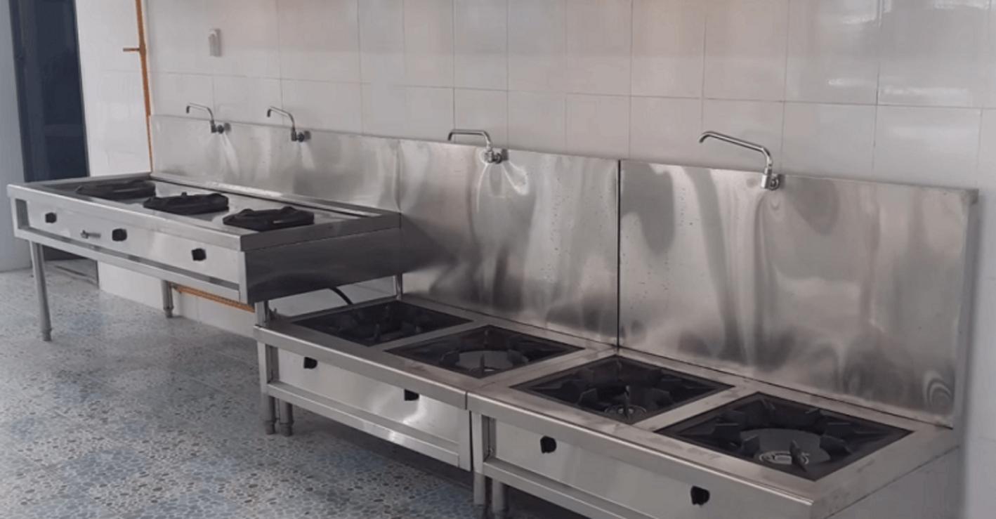 Các mẫu bếp hầm đôi tiêu biểu: Berjaya SP2 (trái), ASIMA 15kW (giữa), và sản phẩm gia công tùy chỉnh bởi Cơ Khí Hải Minh (phải).