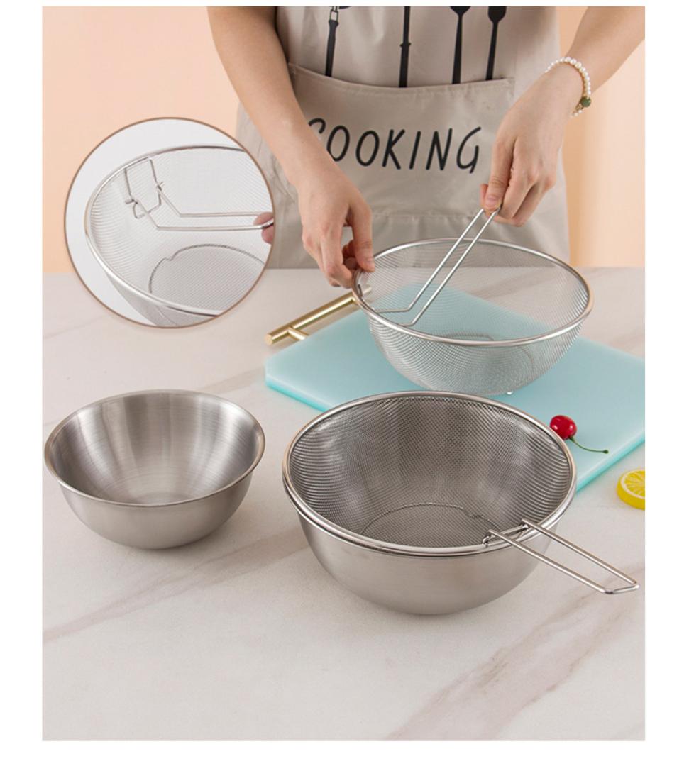 Hình ảnh thực tế rổ inox D600 được sử dụng tại một bếp ăn trung tâm.