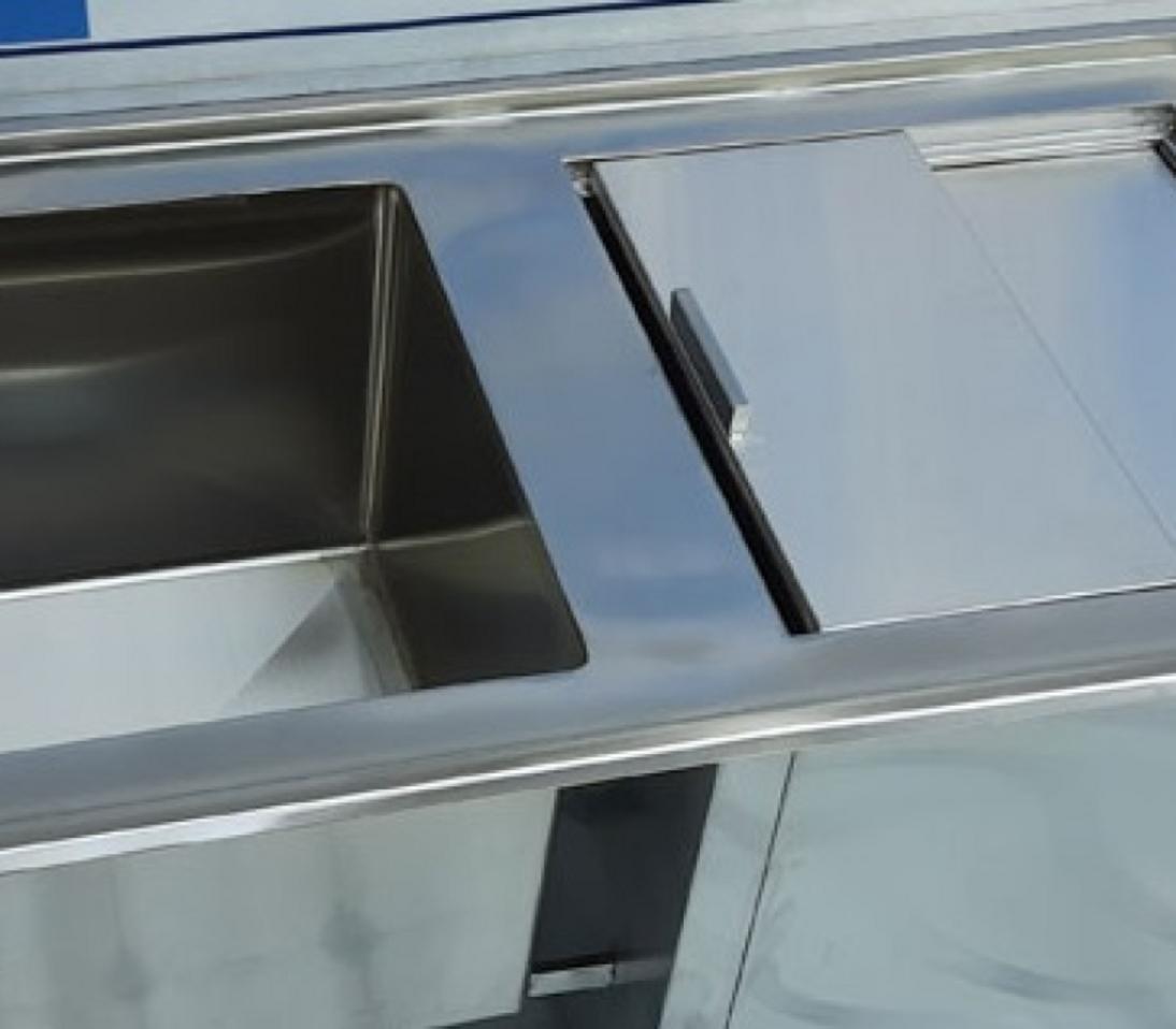 Cấu tạo 3 lớp với lõi foam PU dày 3-5cm là bí quyết giữ đá lạnh suốt ngày dài.