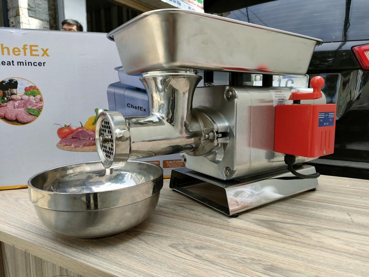 Sơ đồ chi tiết cấu tạo bên trong của một máy xay thịt công nghiệp với các bộ phận chính.