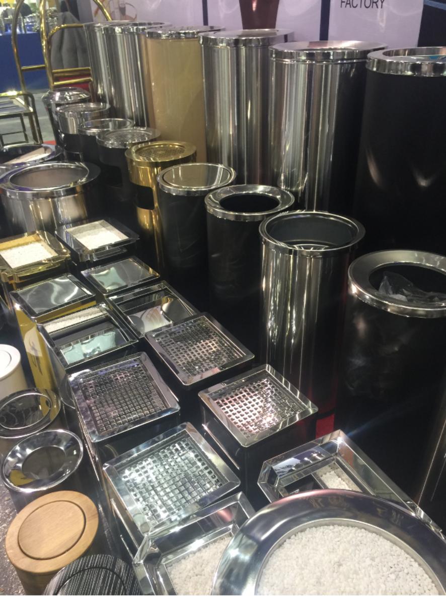 Sơ đồ chi tiết cấu tạo của một thùng rác inox tiêu chuẩn gồm vỏ, lõi, nắp và đế.