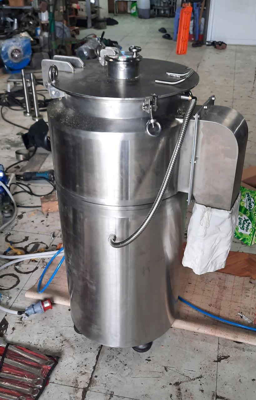 Sơ đồ chi tiết cấu tạo bên trong của một máy xay bột công nghiệp với các bộ phận chính.