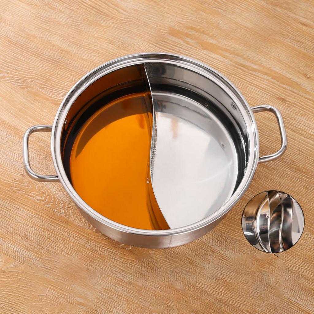 Các chi tiết như nắp kính, quai cầm cách nhiệt đóng vai trò quan trọng trong trải nghiệm sử dụng.