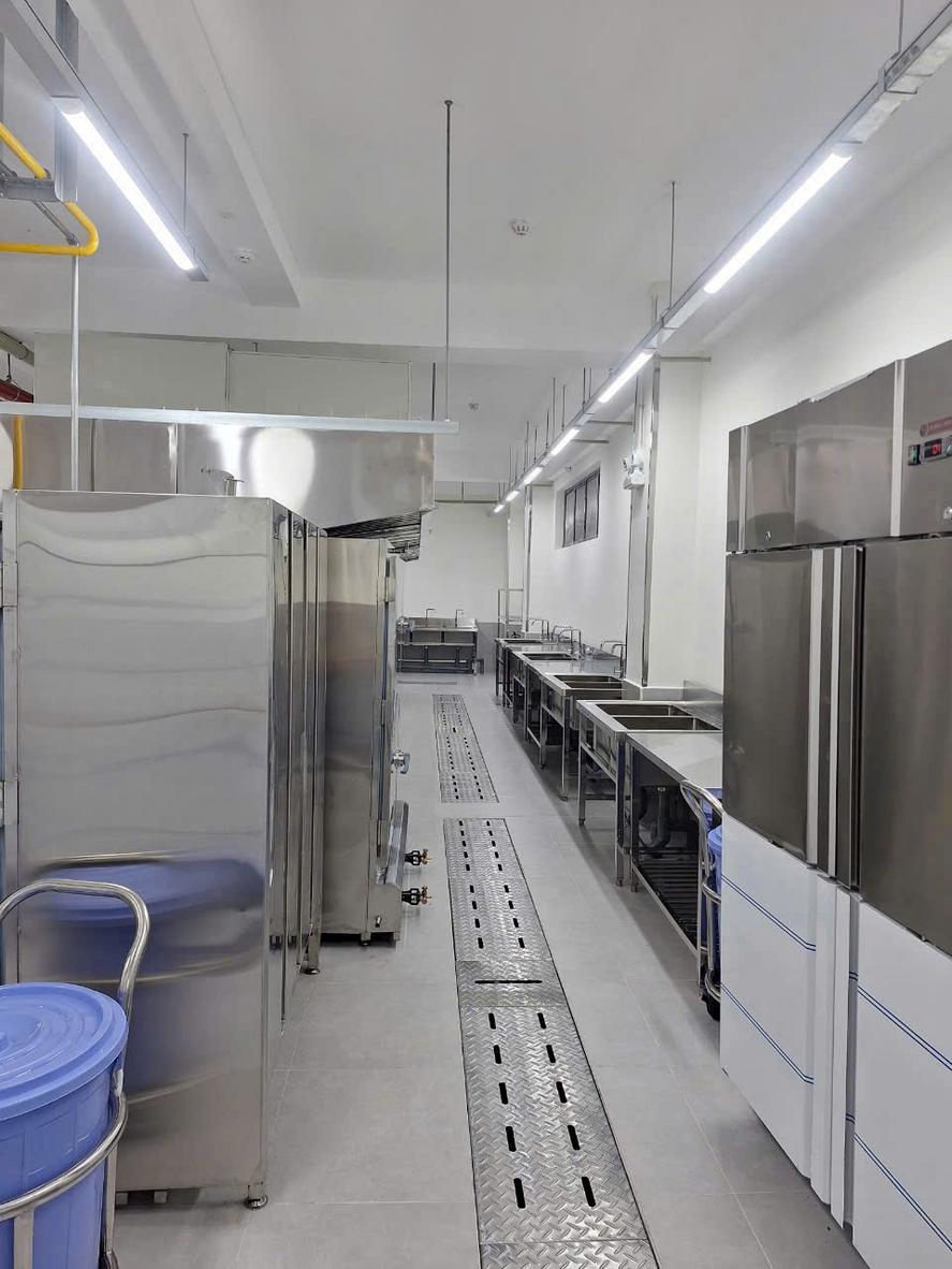 Gia công Inox 304, hoàn thiện theo tiêu chuẩn vệ sinh thực phẩm.