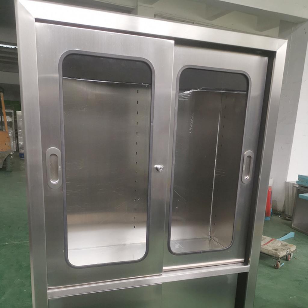 Showroom trưng bày các sản phẩm thiết bị y tế inox tiêu biểu do Cơ Khí Hải Minh sản xuất.