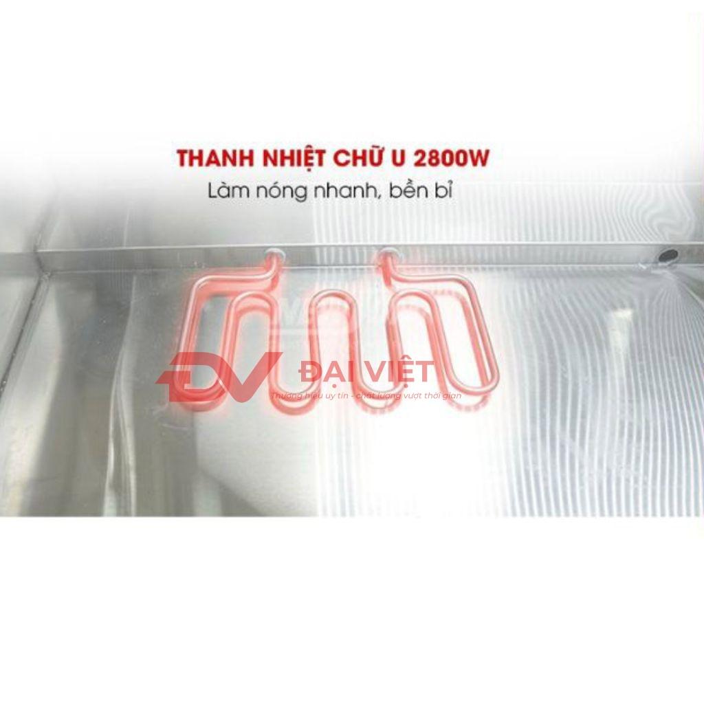 Hình ảnh đội ngũ Cơ Khí Hải Minh lắp đặt hệ thống quầy hâm nóng thức ăn tại căng tin nhà máy ABC.