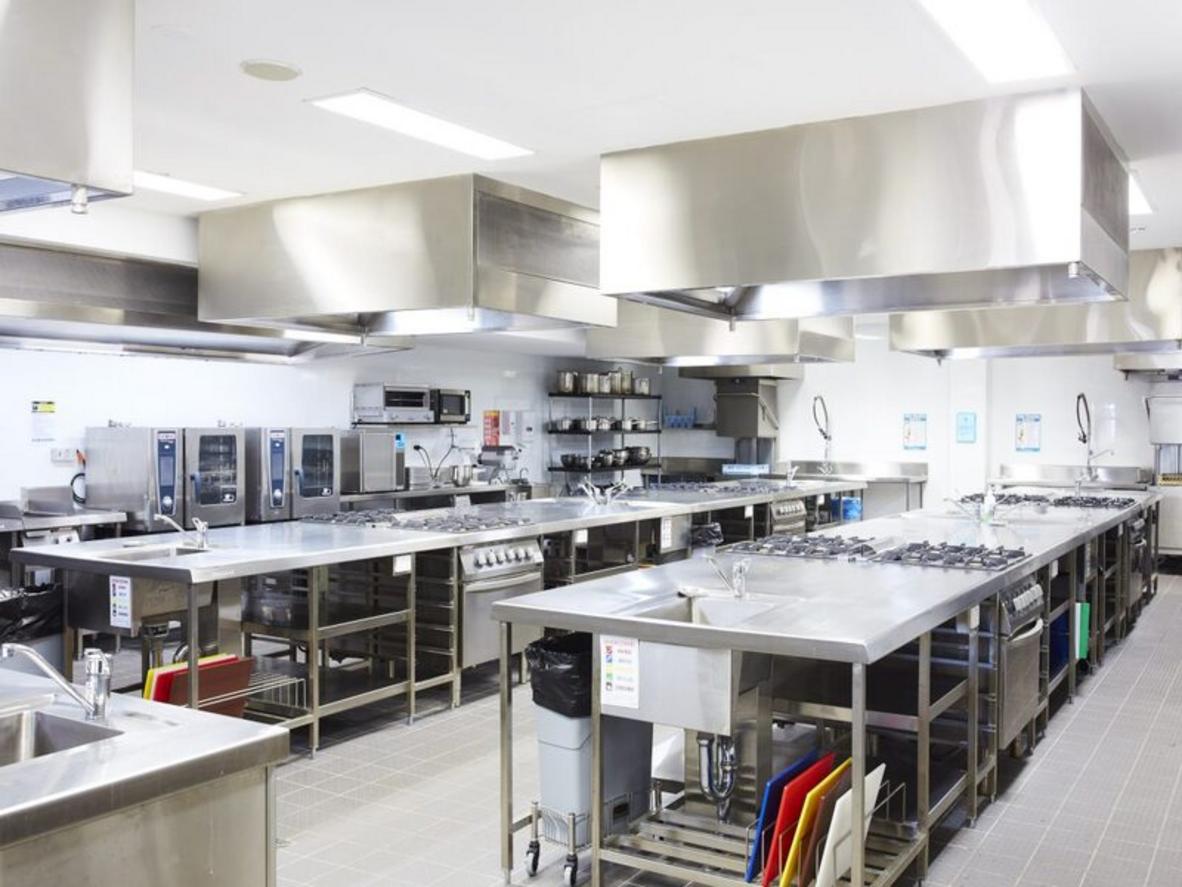 Đặt lịch khảo sát 24–48h và nhận blueprint bảo trì miễn phí.