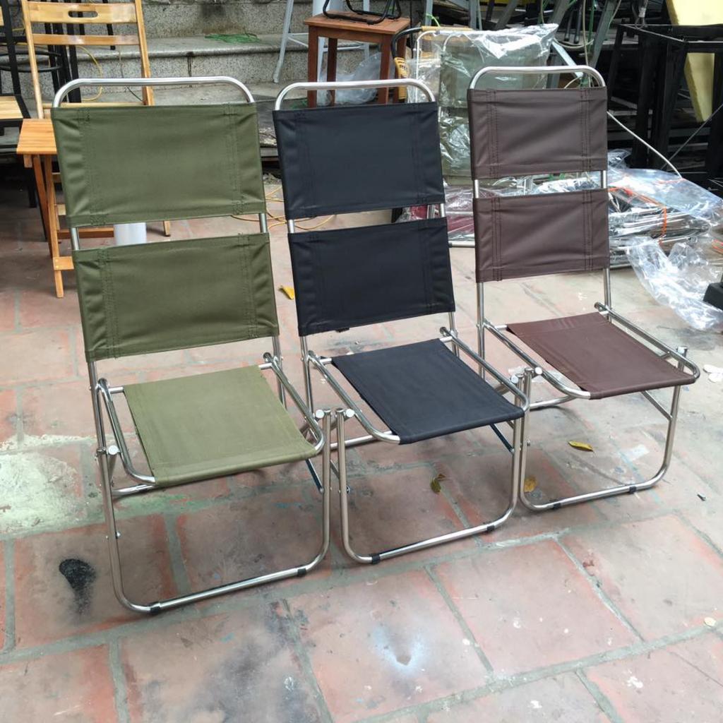 Ứng dụng thực tế của ghế xếp inox cho quán cafe vỉa hè và không gian sân vườn.