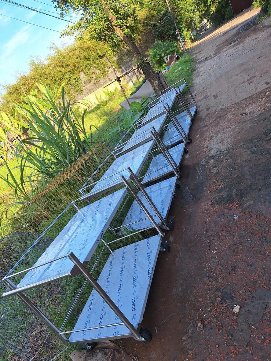 Giá bát inox 304 gia công theo kích thước tủ bếp, khay hứng nước tháo rời – hoàn thiện Hairline.