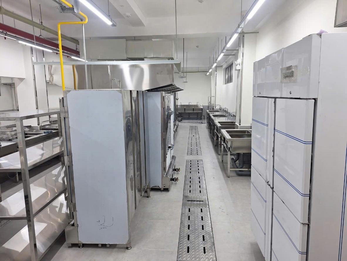 Thiết kế chụp hút và ống thải mỡ đạt chuẩn.