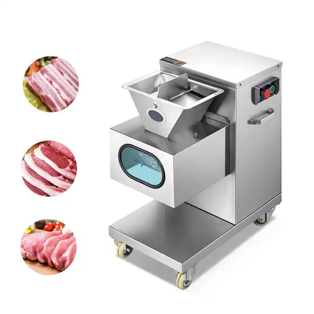 Hình ảnh biểu tượng của HACCP và ISO 22000 bên cạnh một dây chuyền máy móc sạch sẽ.