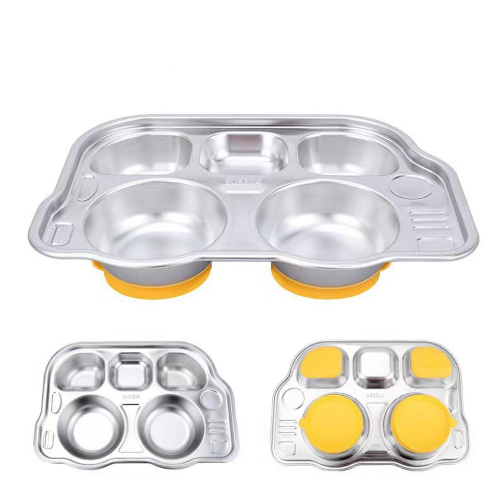 Hình ảnh tổng hợp các loại khay inox đang được sử dụng trong một bếp ăn công nghiệp hiện đại.