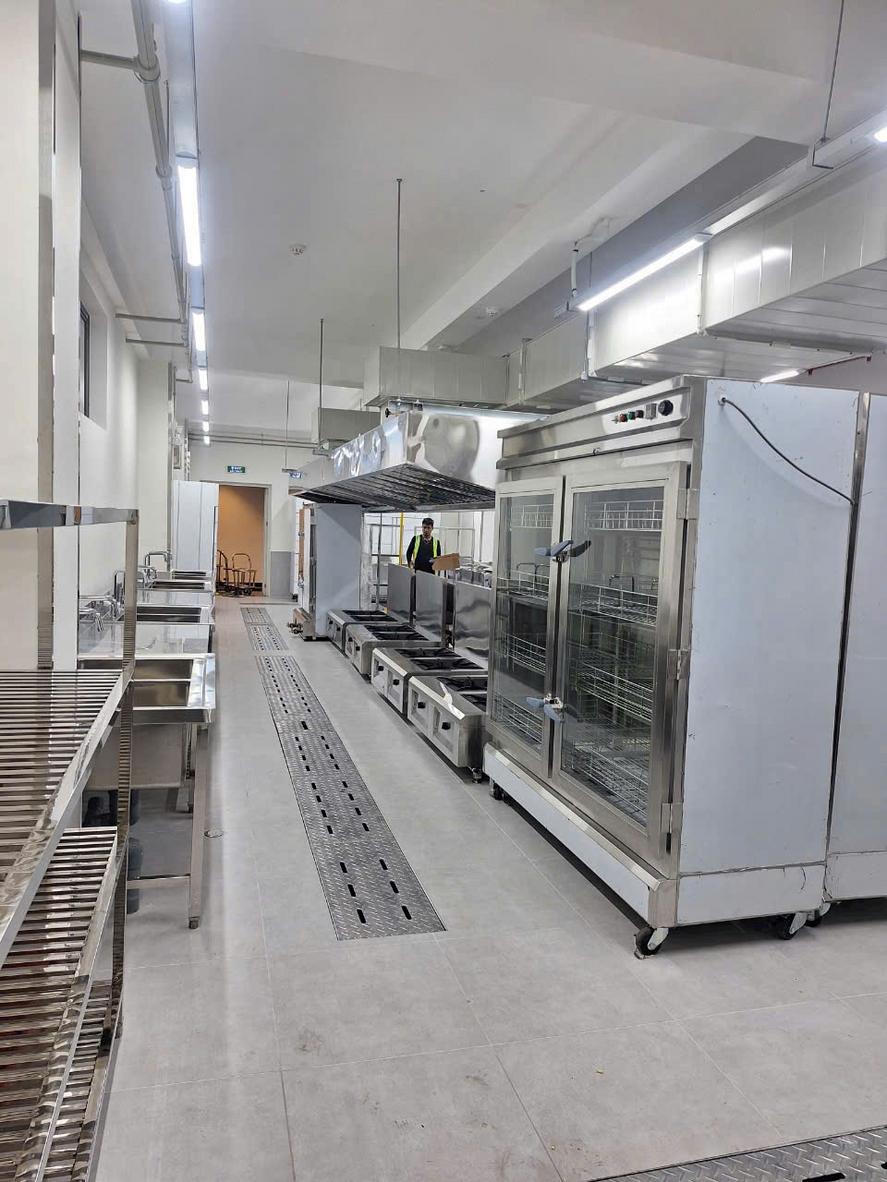 Lưu đồ 10 bước thi công từ khảo sát đến bảo trì.