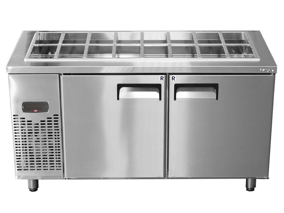 Các mẫu bàn salad với kích thước 1m2, 1m5, và 1m8 được đặt cạnh nhau để so sánh.