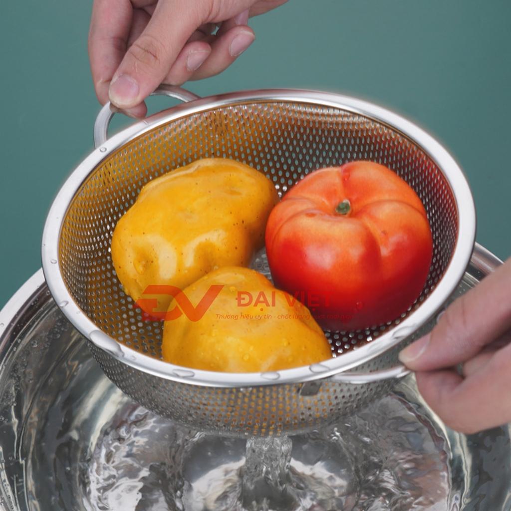 Bề mặt sáng bóng, chống gỉ của bồn rửa inox 304 thể hiện lợi ích cốt lõi trong vận hành F&B.