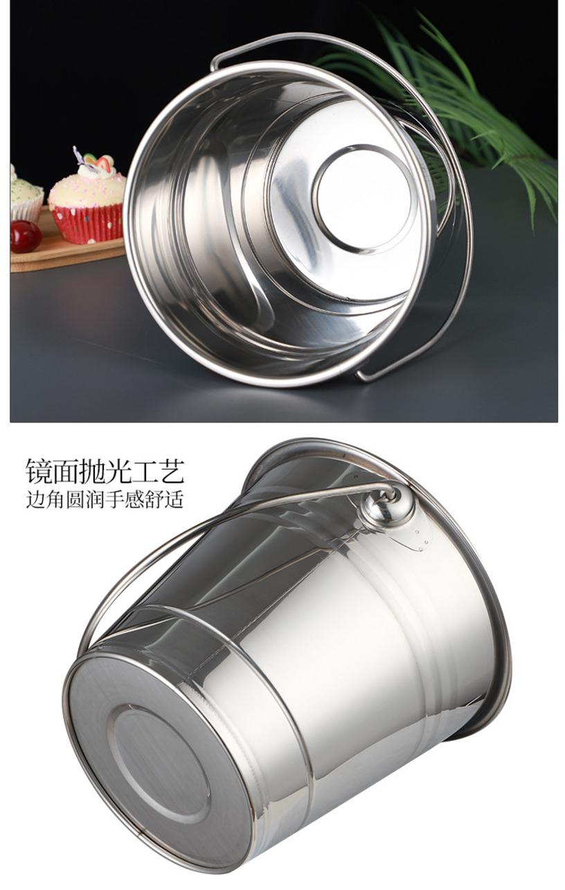 Xô đá inox mang lại vẻ ngoài chuyên nghiệp và sang trọng hơn hẳn các vật liệu khác.