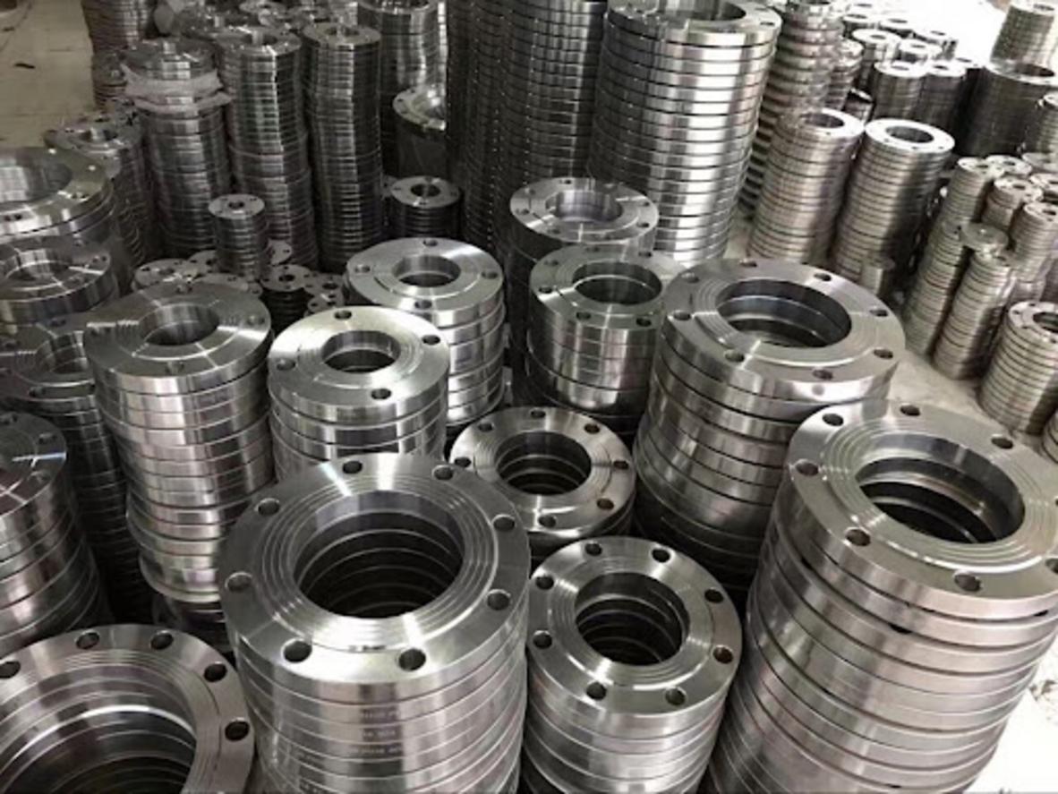 Các loại mặt bích inox phổ biến (Weld Neck, Slip-On, Blind) gia công CNC theo tiêu chuẩn quốc tế.