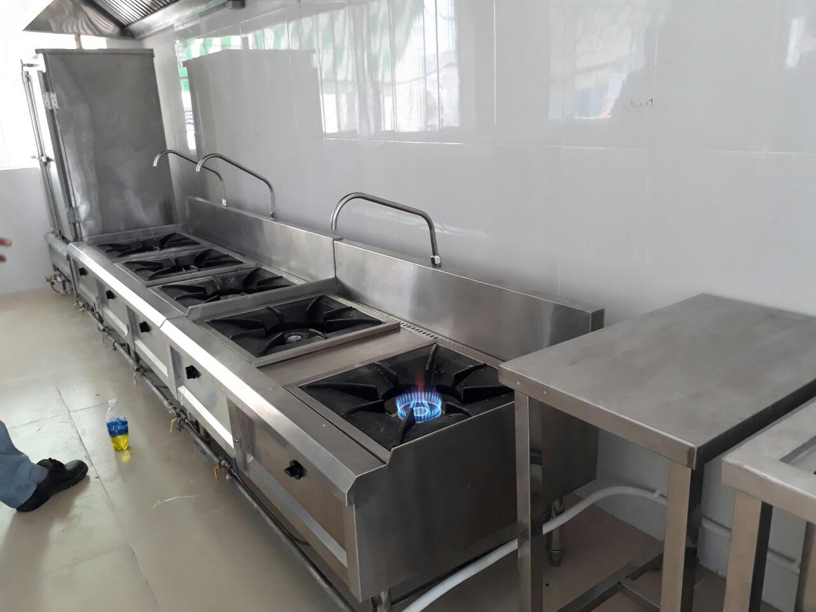 Biểu đồ phân tích tổng chi phí sở hữu (TCO) của bếp hầm gas và điện từ.