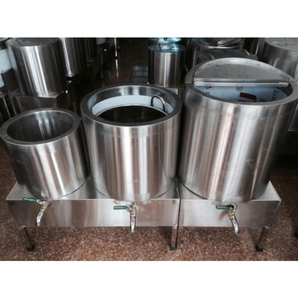 Các loại phụ kiện như giỏ hầm xương, ống trụng giúp tối ưu hóa công năng của nồi phở.