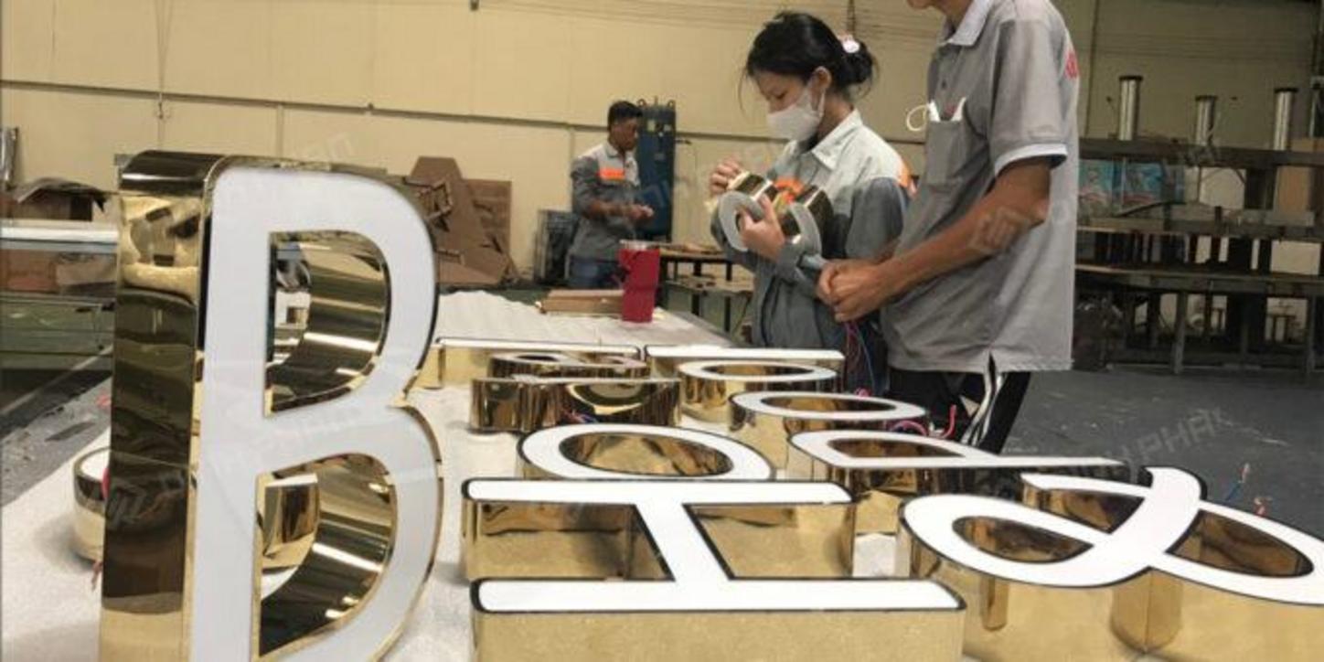 Lưu đồ 7 bước thi công chữ inox từ brief đến nghiệm thu.