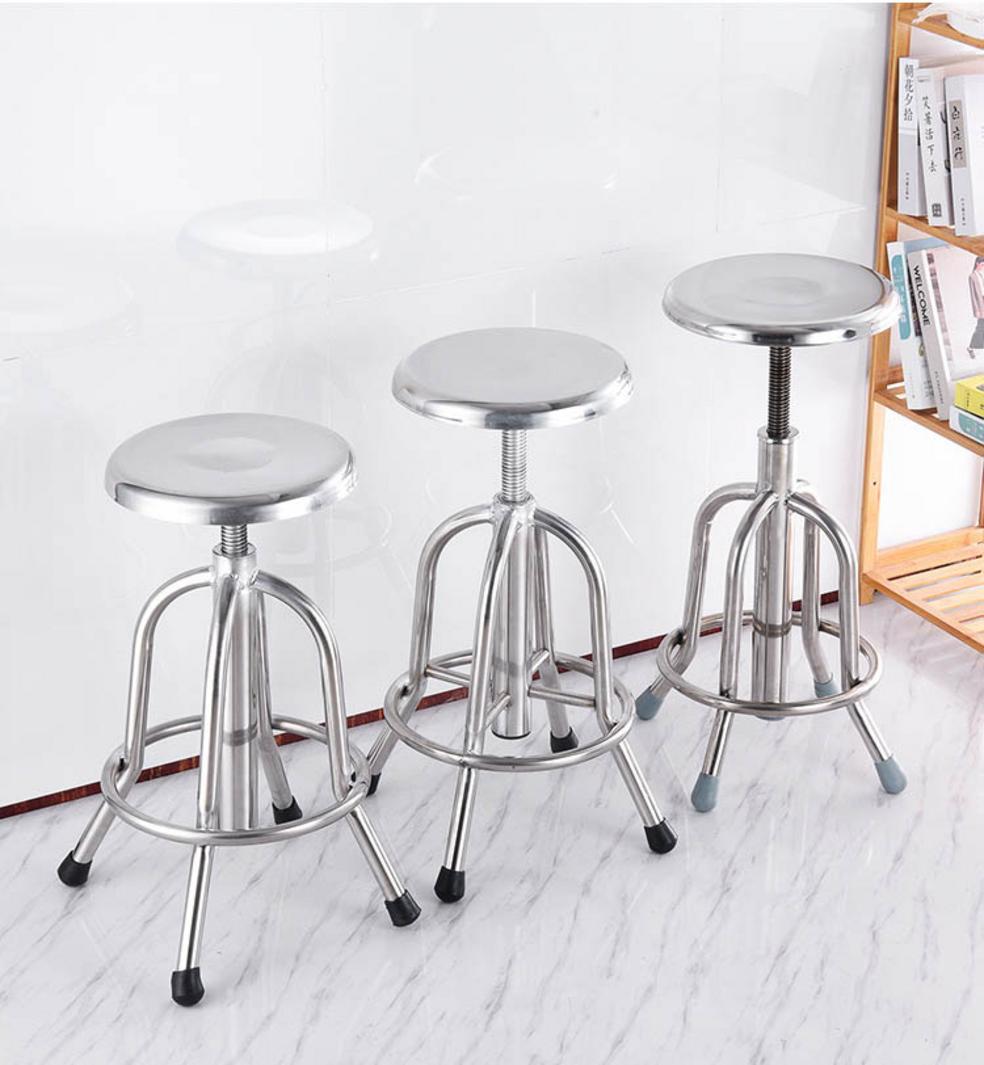 Mối hàn TIG tinh xảo trên ghế xoay inox, đảm bảo độ bền, thẩm mỹ và an toàn vệ sinh.