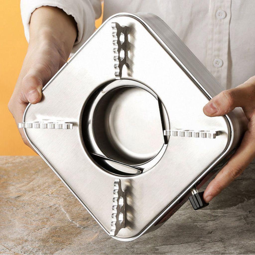 Làm sạch bếp cồn inox bằng khăn mềm để tránh trầy xước và giữ độ sáng bóng tự nhiên.