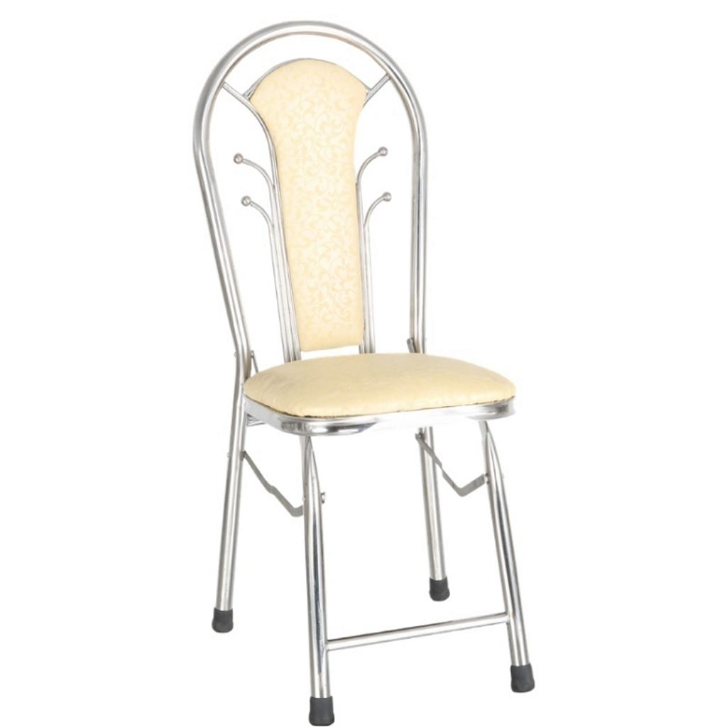 Bề mặt ghế inox 304 (trái) và inox 201 (phải) sau một thời gian sử dụng ngoài trời.