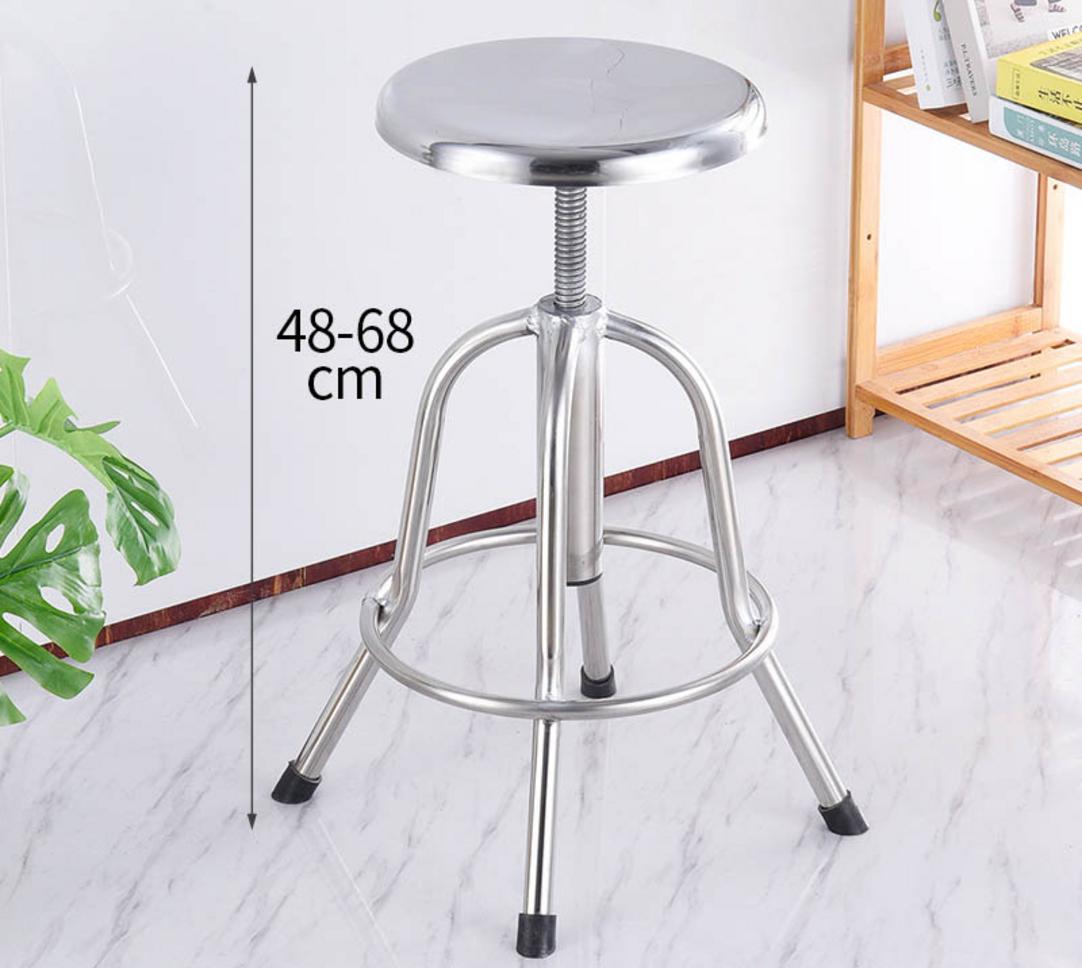 Bề mặt của Inox 304 (trái) và Inox 201 (phải) cho thấy sự khác biệt về khả năng chống oxy hóa.