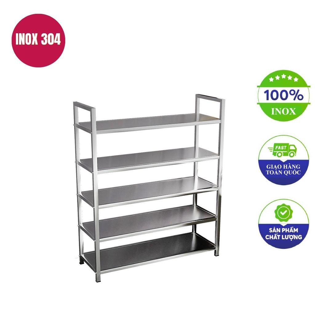 Cận cảnh mối hàn Argon trên kệ inox 304 và logo Inox Posco.