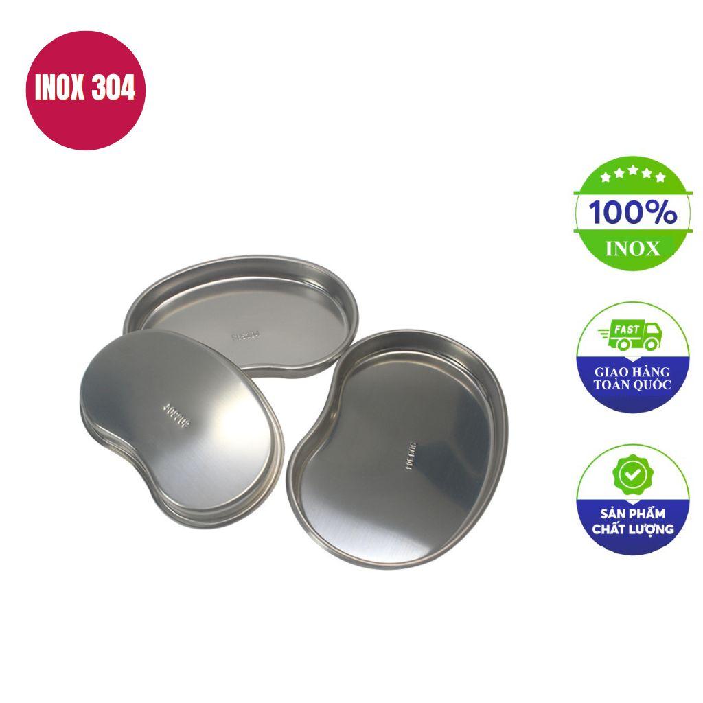 Khay có nắp lý tưởng cho việc vận chuyển dụng cụ vô trùng, khay không nắp phù hợp cho thao tác tại chỗ.