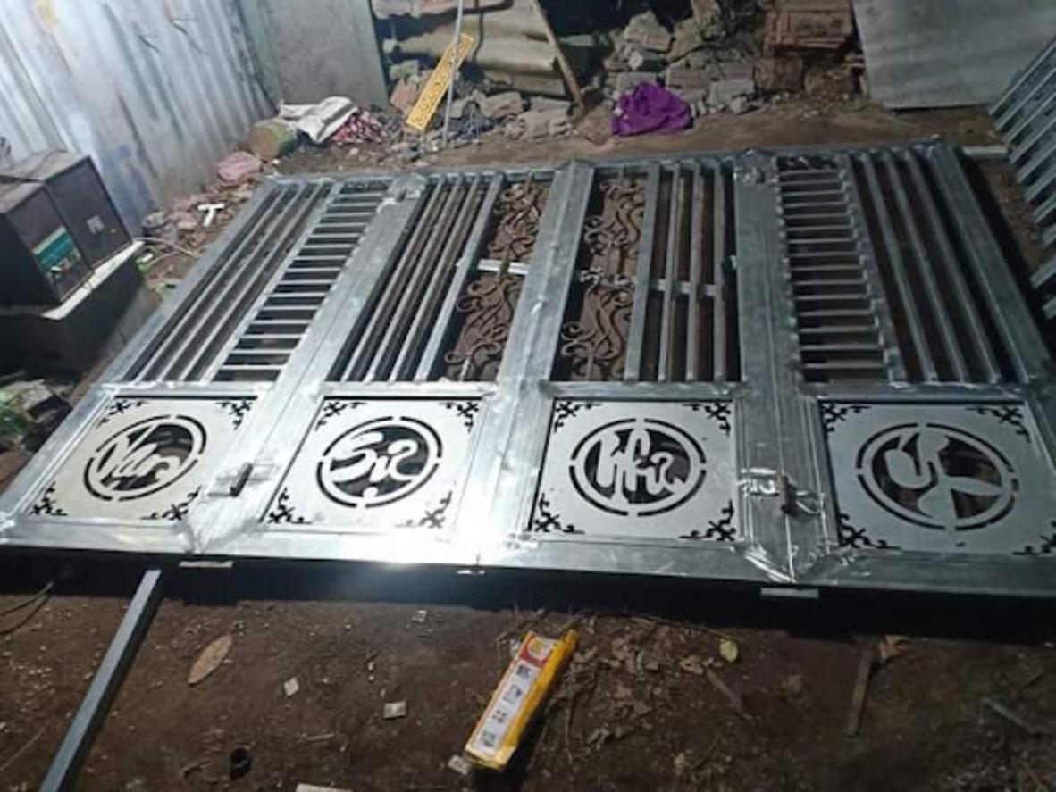 Bảng so sánh vòng đời giữa cửa inox với sắt, nhôm và gỗ.