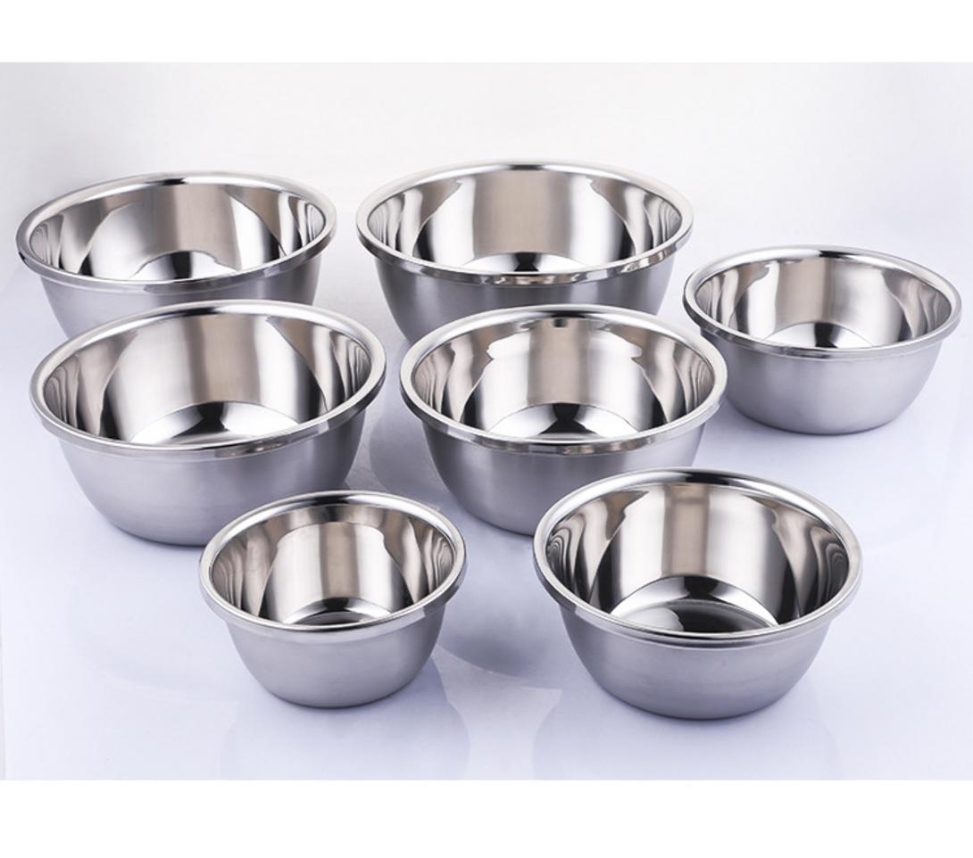 Infographic so sánh các đặc tính của Inox 304, 201, 430 và 316, kèm hình ảnh minh họa độ dày và bề mặt.