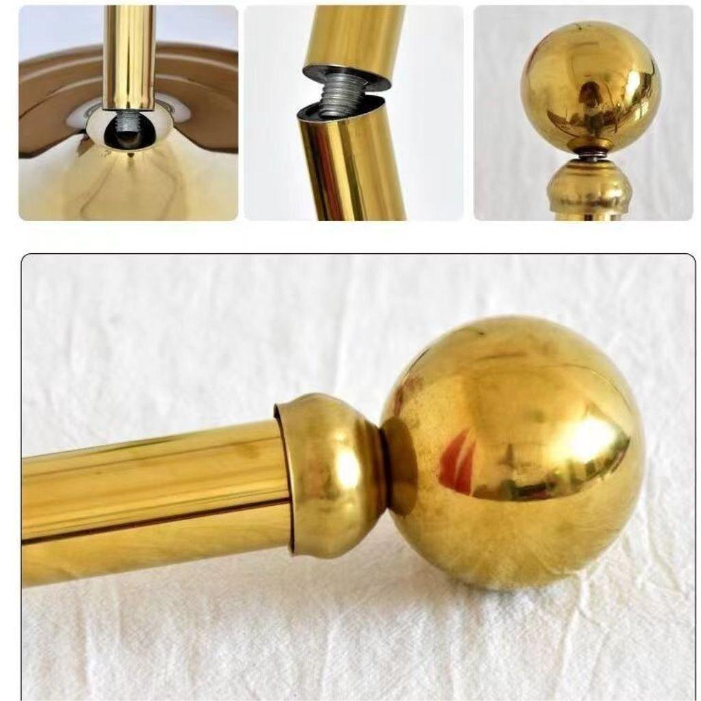 Bề mặt sáng bóng của Inox 304 (trái) và Inox 201 (phải) sau một thời gian sử dụng.